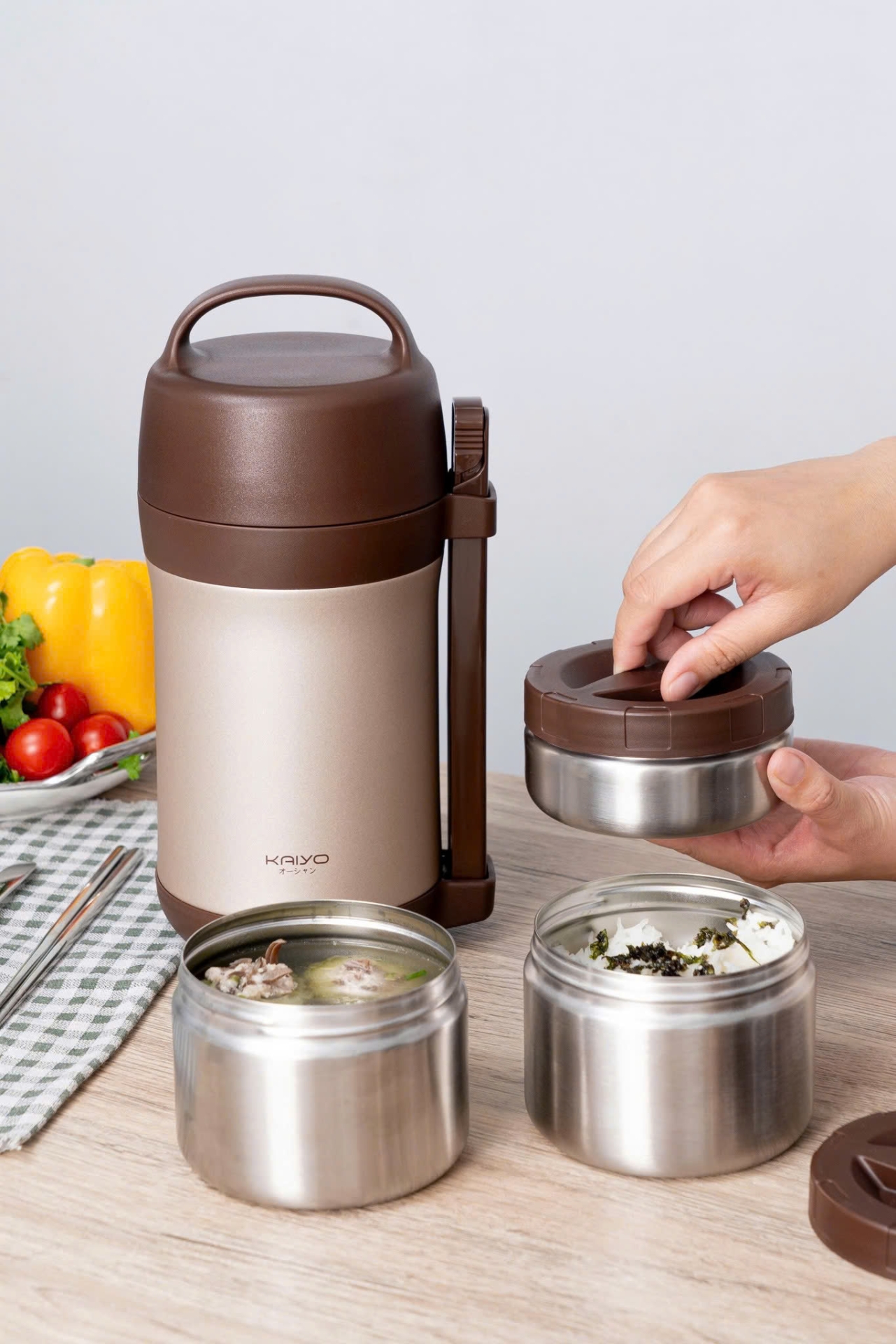 Hộp giữ nhiệt to dung tích 1600ml kèm 3 hộp inox