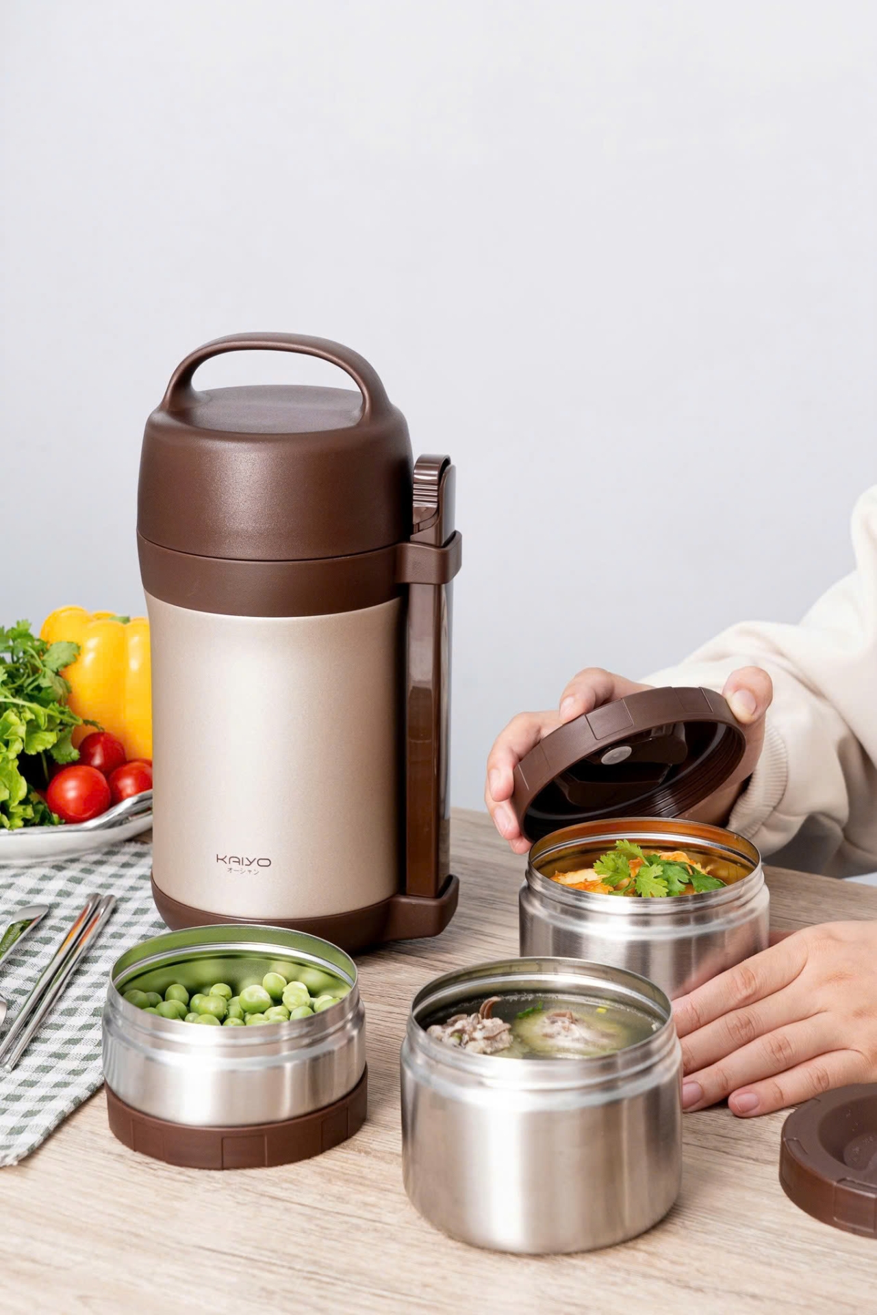 Hộp giữ nhiệt to dung tích 1600ml kèm 3 hộp inox