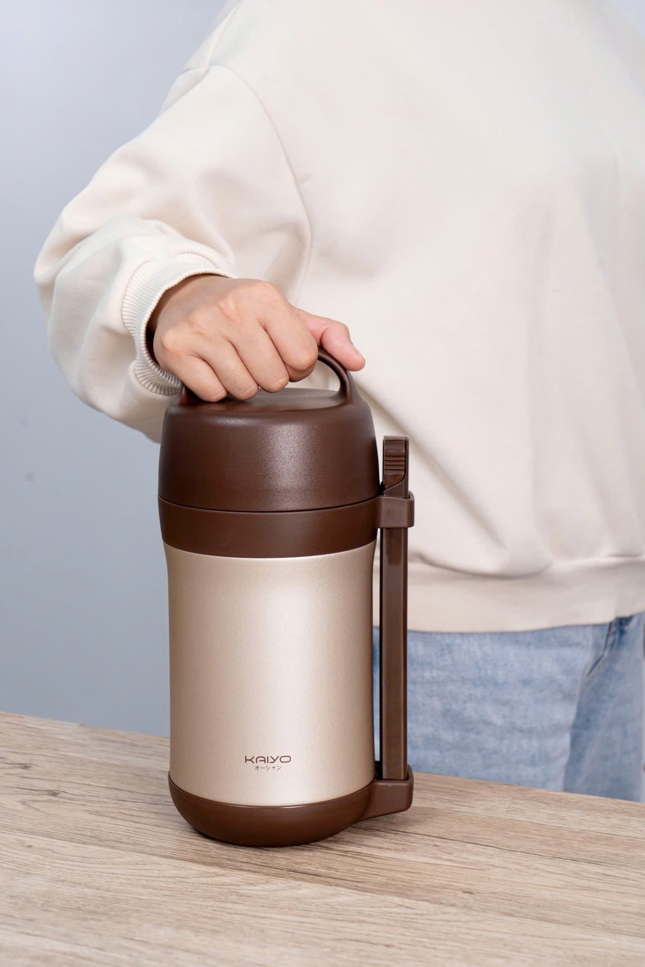 Hộp giữ nhiệt to dung tích 1600ml kèm 3 hộp inox