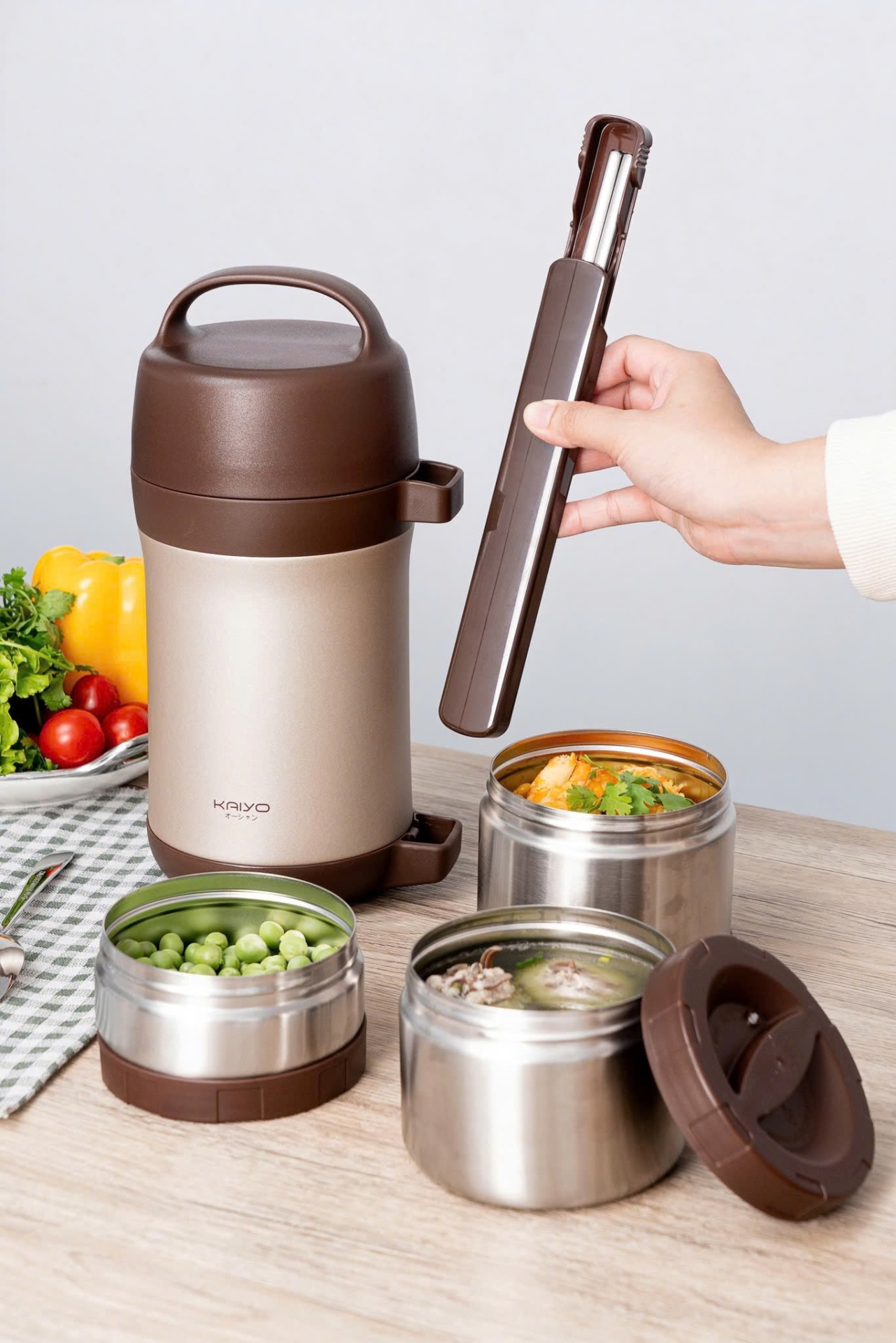 Hộp giữ nhiệt to dung tích 1600ml kèm 3 hộp inox