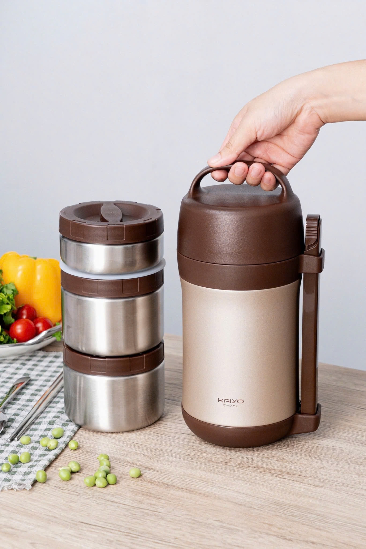Hộp giữ nhiệt to dung tích 1600ml kèm 3 hộp inox