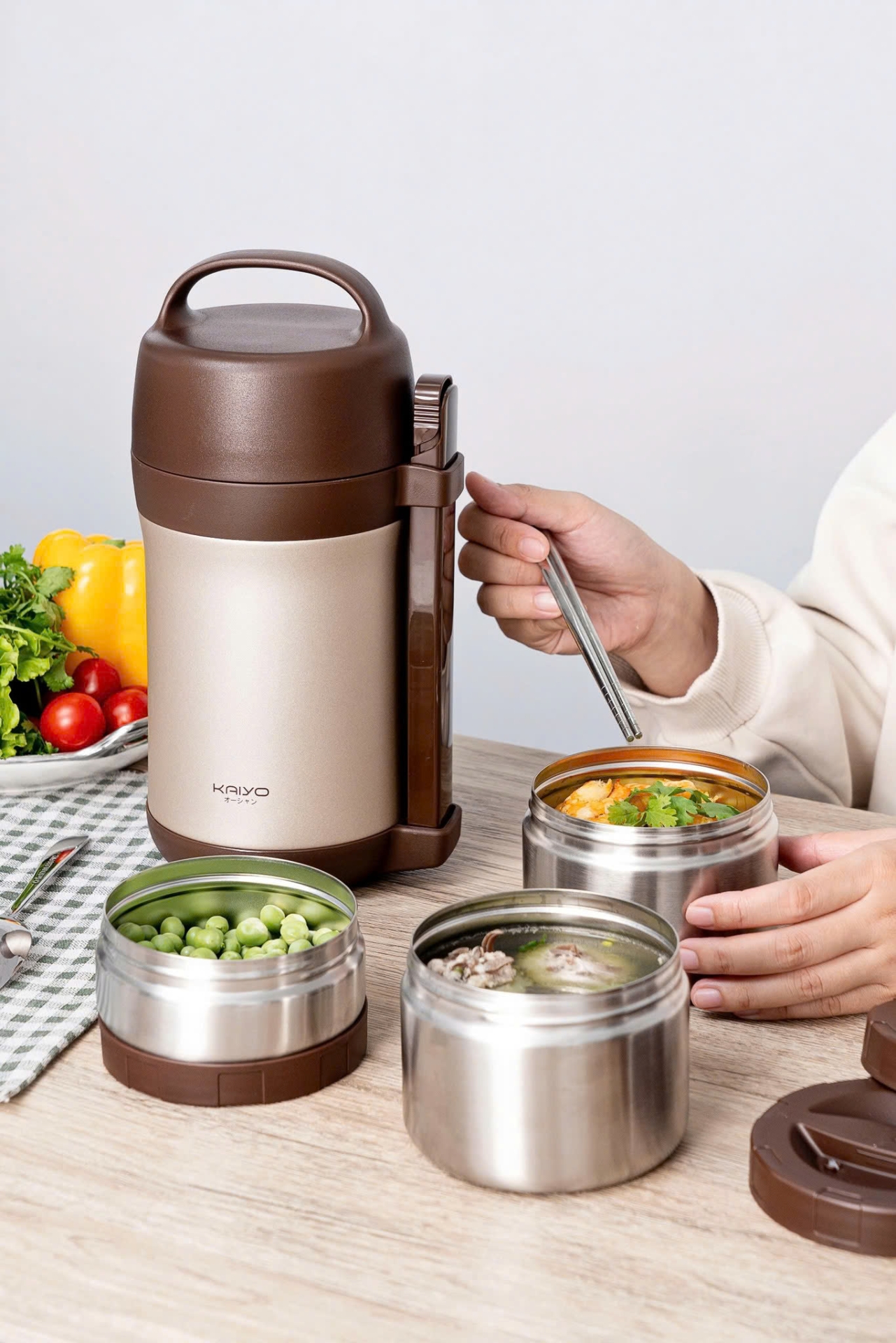 Hộp giữ nhiệt to dung tích 1600ml kèm 3 hộp inox