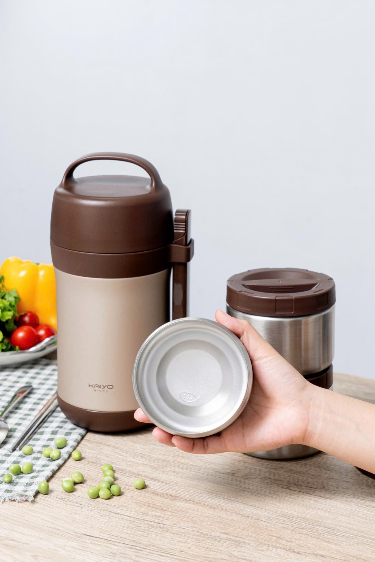 Hộp giữ nhiệt to dung tích 1600ml kèm 3 hộp inox