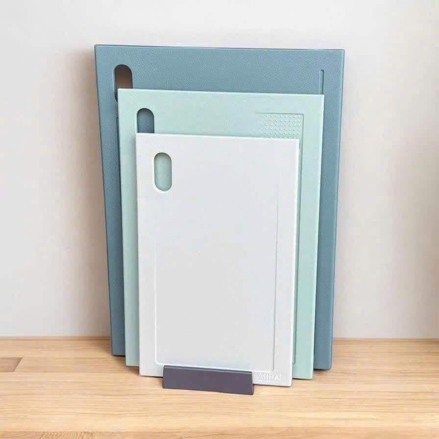 Set 3 thớt nhựa kèm giá đỡ Mirai Nhật