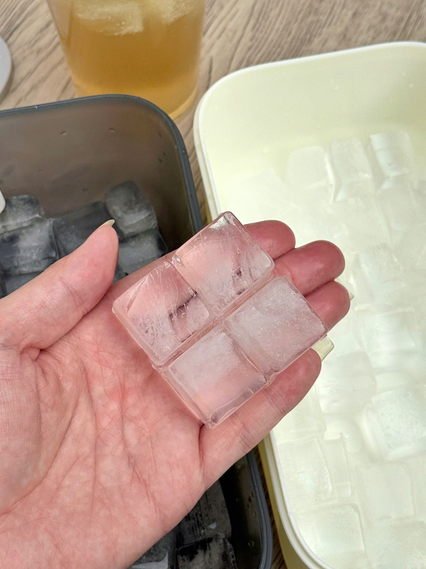 Hộp 2 Khay Đá Silicon Có Nắp Đậy & Khay Trữ Đá Mirai