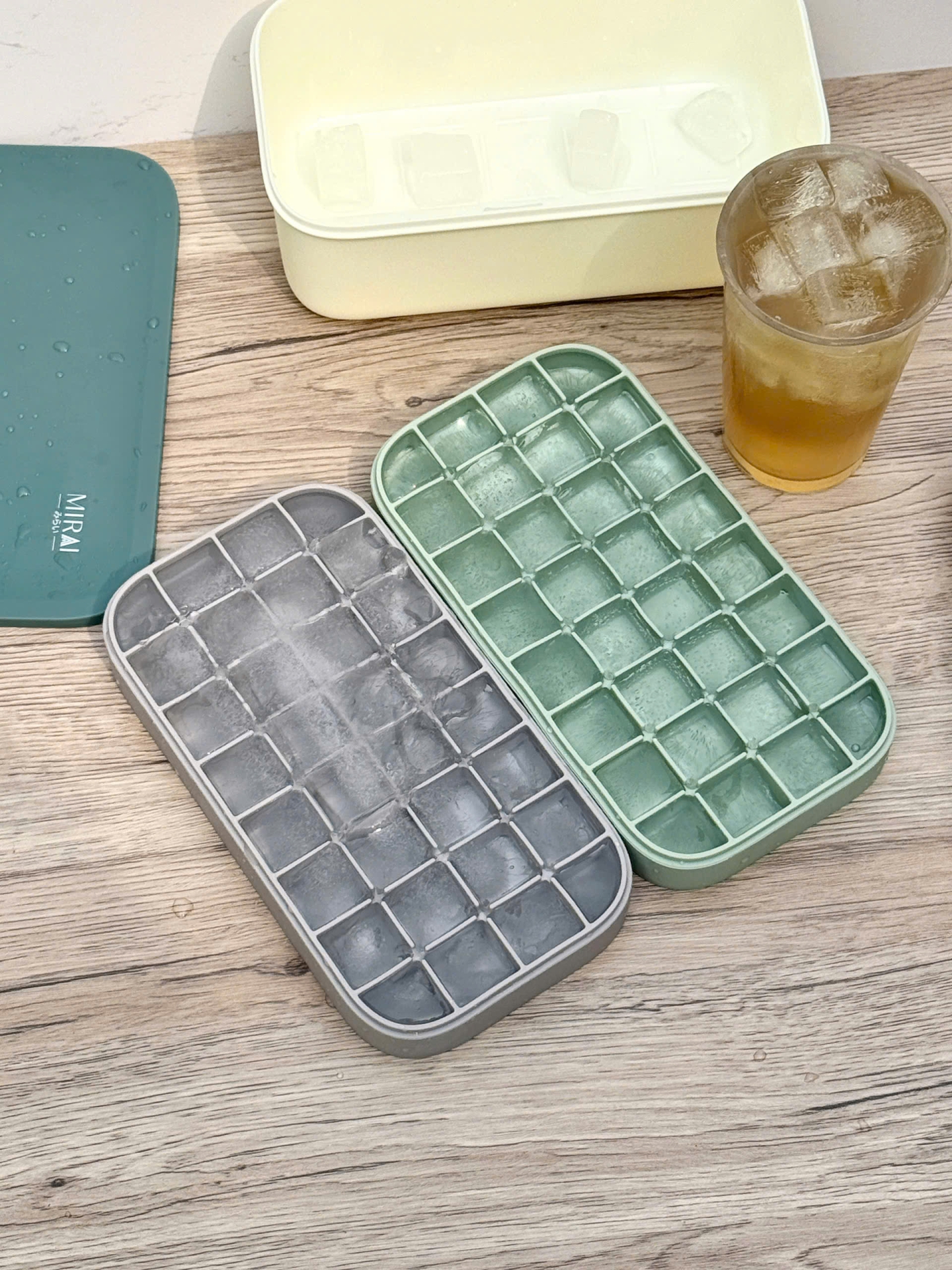 Hộp 2 Khay Đá Silicon Có Nắp Đậy & Khay Trữ Đá Mirai