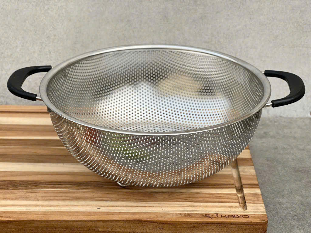 Rổ inox liền khối 2 tay cầm có chân Kaiyo
