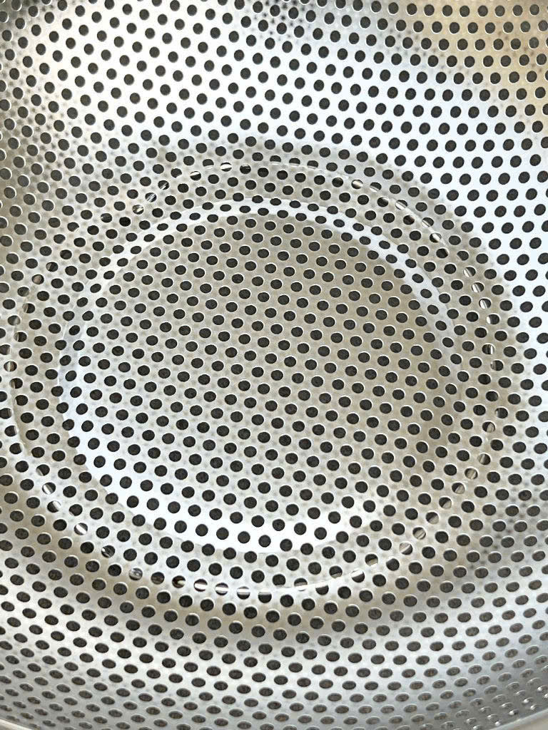 Rổ inox liền khối 2 tay cầm có chân Kaiyo