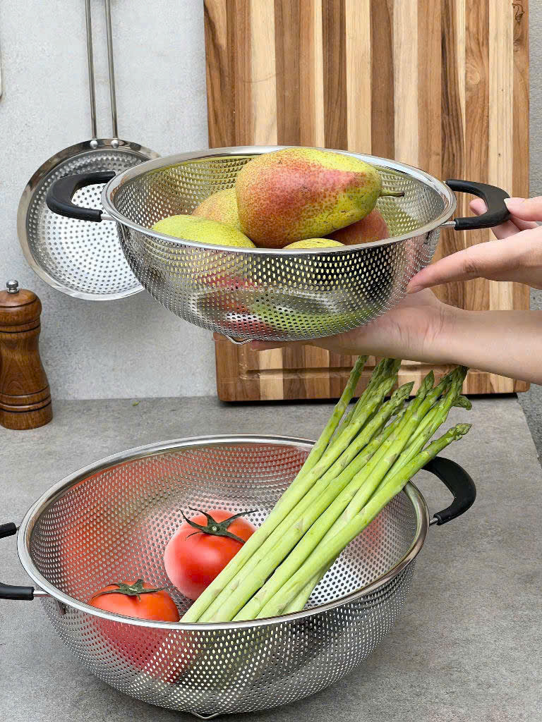 Rổ inox liền khối 2 tay cầm có chân Kaiyo