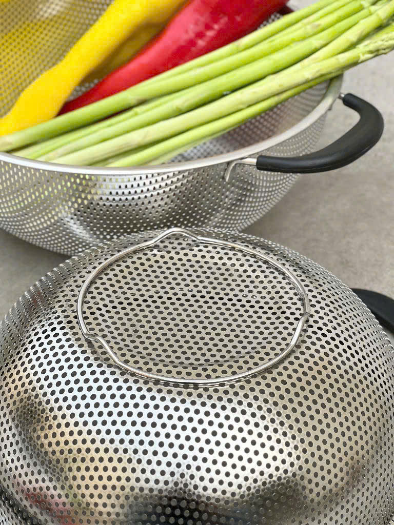 Rổ inox liền khối 2 tay cầm có chân Kaiyo