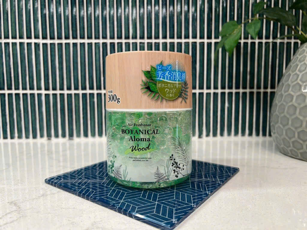 Hộp sáp thơm phòng và khử mùi, hạt sáp sắc màu trang trí 300g - Nhật Bản