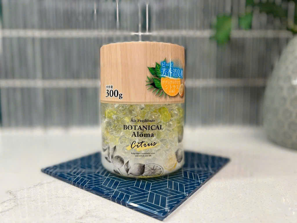Hộp sáp thơm phòng và khử mùi, hạt sáp sắc màu trang trí 300g - Nhật Bản