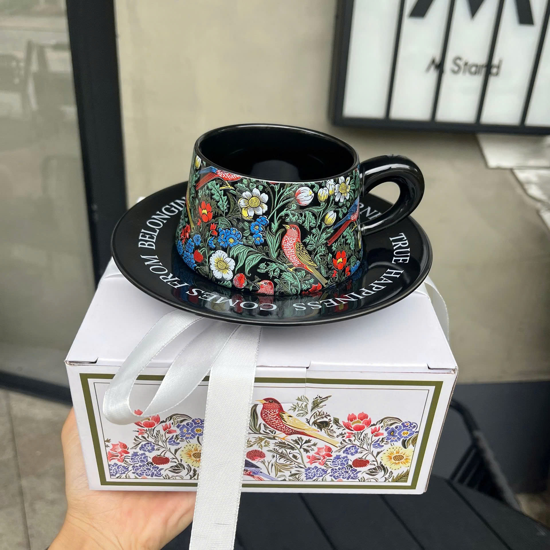 Set 2 tách trà, cafe kèm đĩa đựng (1 đen, 1 trắng)