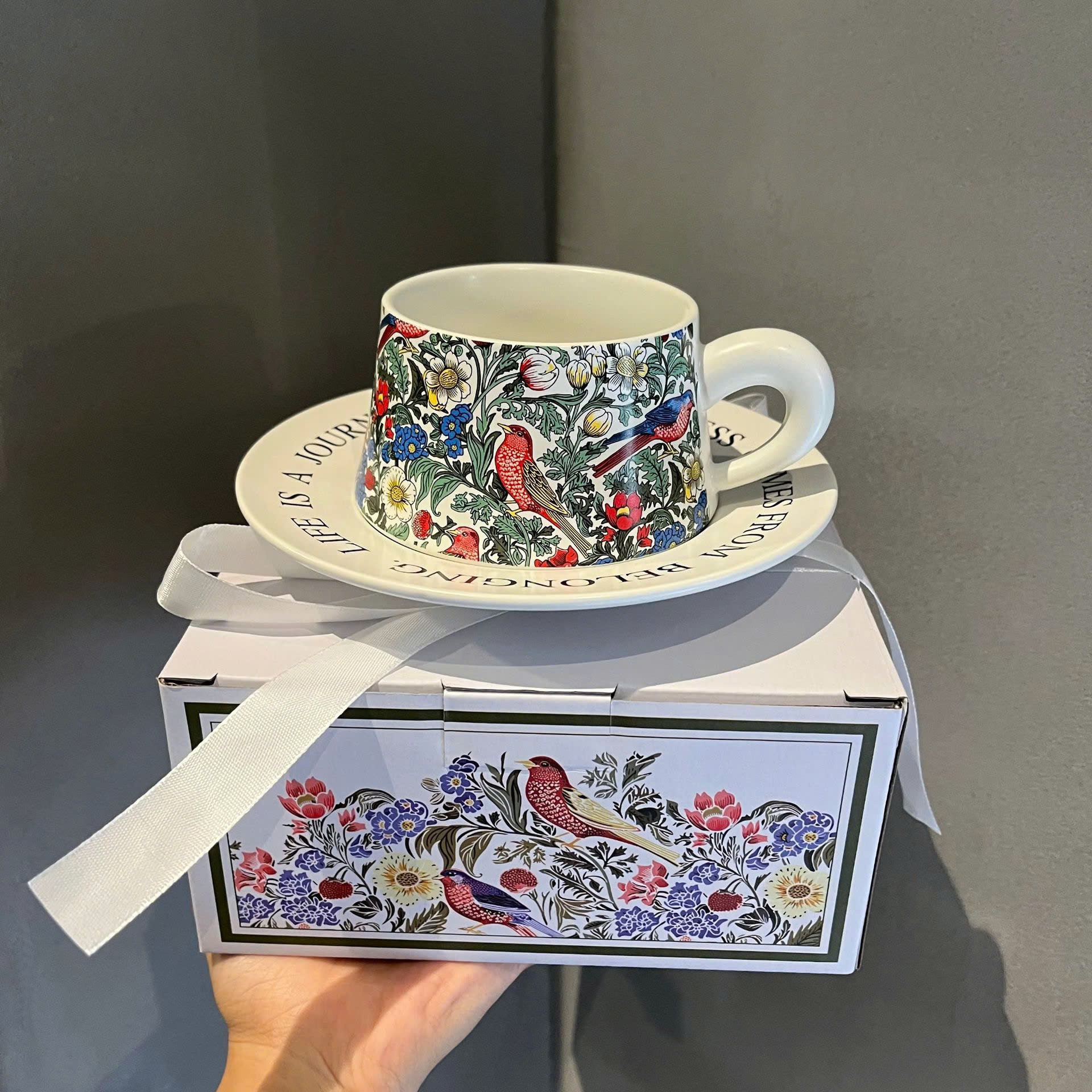 Set 2 tách trà, cafe kèm đĩa đựng (1 đen, 1 trắng)
