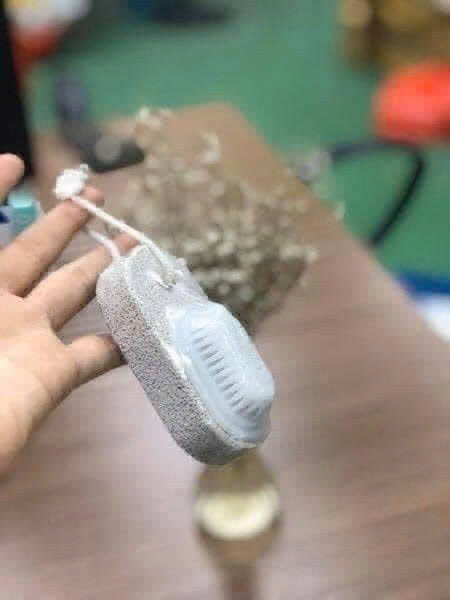 bàn chải chà gót chân đá san hô kèm bàn chải cọ móng Nhật Bản
