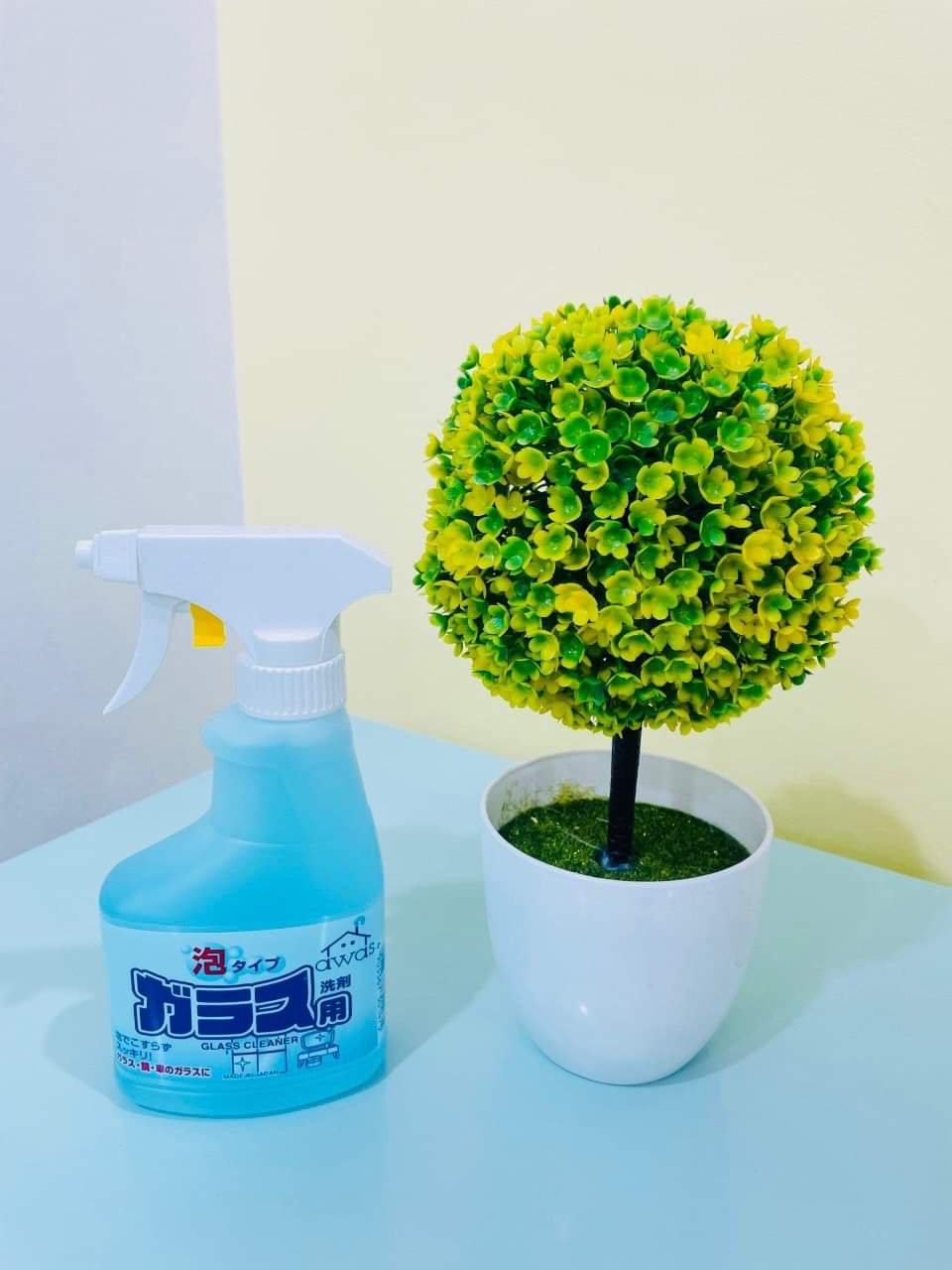 Chai xịt vệ sinh kính Rocket Nhật Bản 300ml