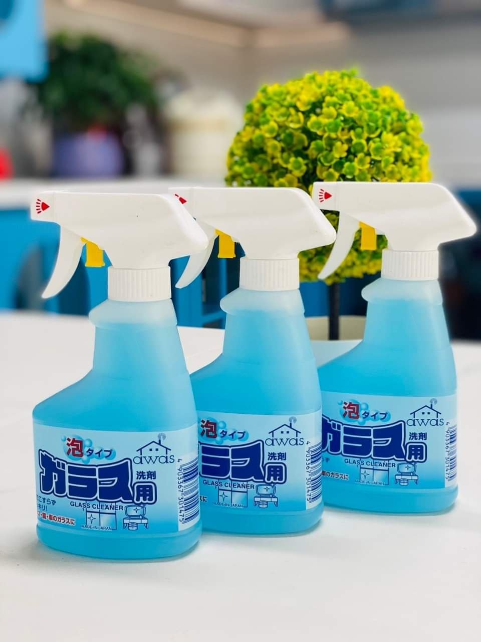 Chai xịt vệ sinh kính Rocket Nhật Bản 300ml