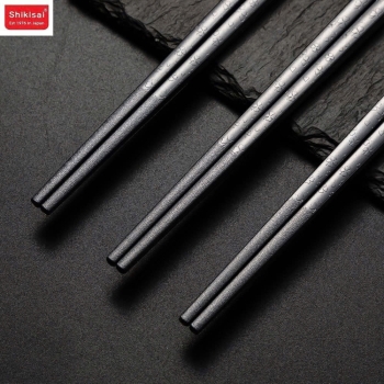 Set 5 đôi đũa Nhật sợi thuỷ tinh mẫu CỎ 4 LÁ SHIKISAI